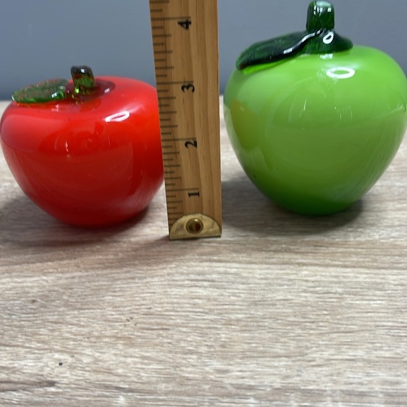 Vintage Murano Style 70s Blown Glass Apple Figurines/Paperweights Red and Green - Picture 7 of 8